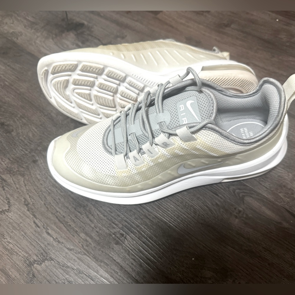 Nike Air Max Axis Running Sneakers Women's 7 - Picture 4 of 8